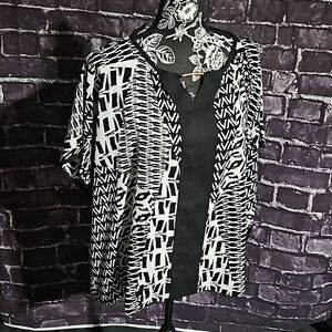 New Directions Tunic Style Black & White Design Top size M